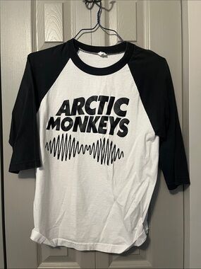 7/$20 Black & White Raglan Tee - Band Graphic Shirt